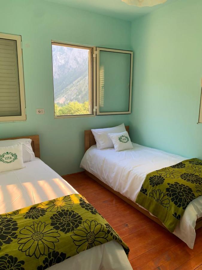 Vita Guesthouse Bajram Curri エクステリア 写真