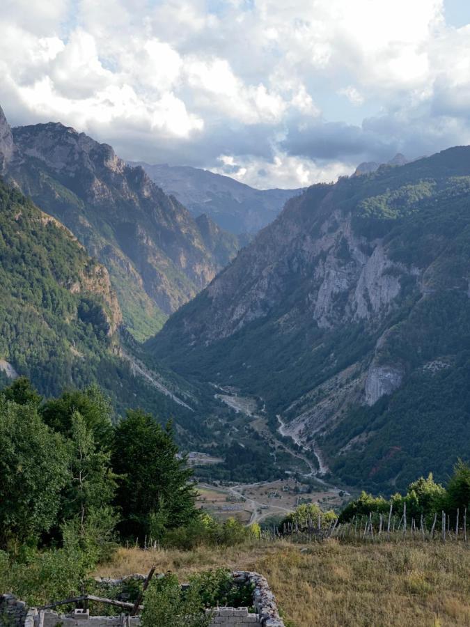 Vita Guesthouse Bajram Curri エクステリア 写真