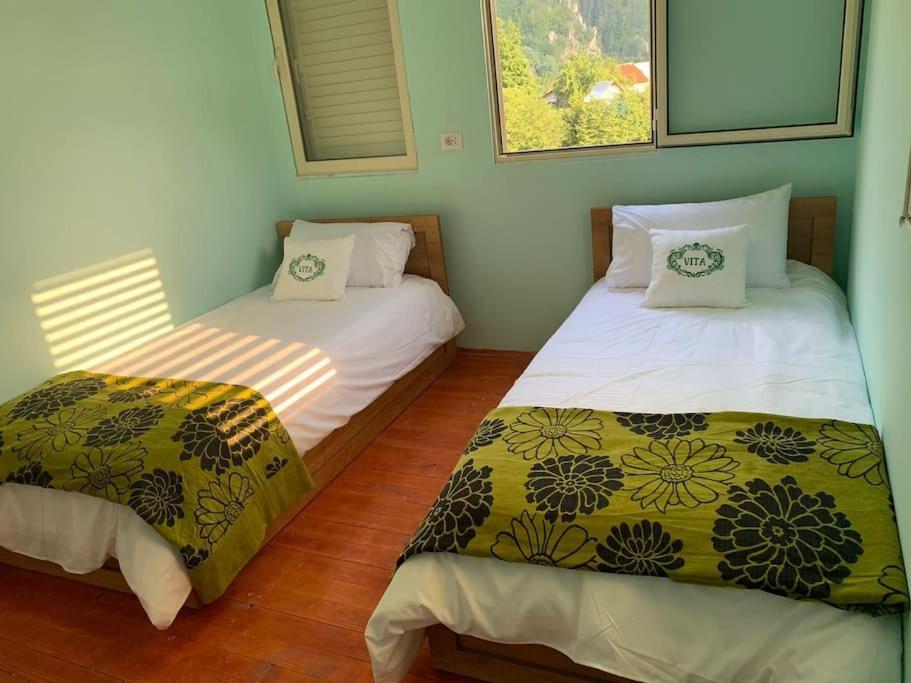 Vita Guesthouse Bajram Curri エクステリア 写真