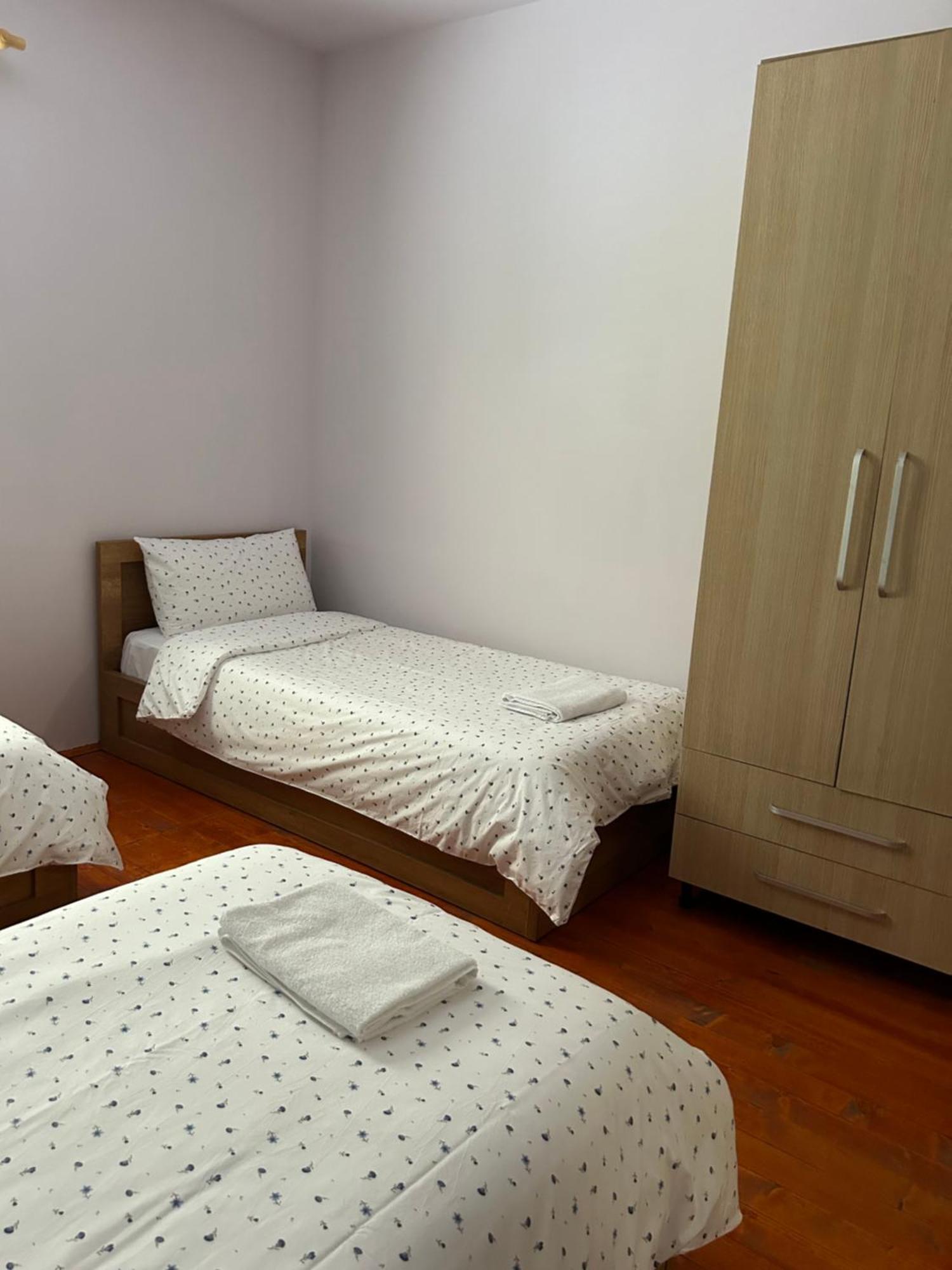 Vita Guesthouse Bajram Curri エクステリア 写真