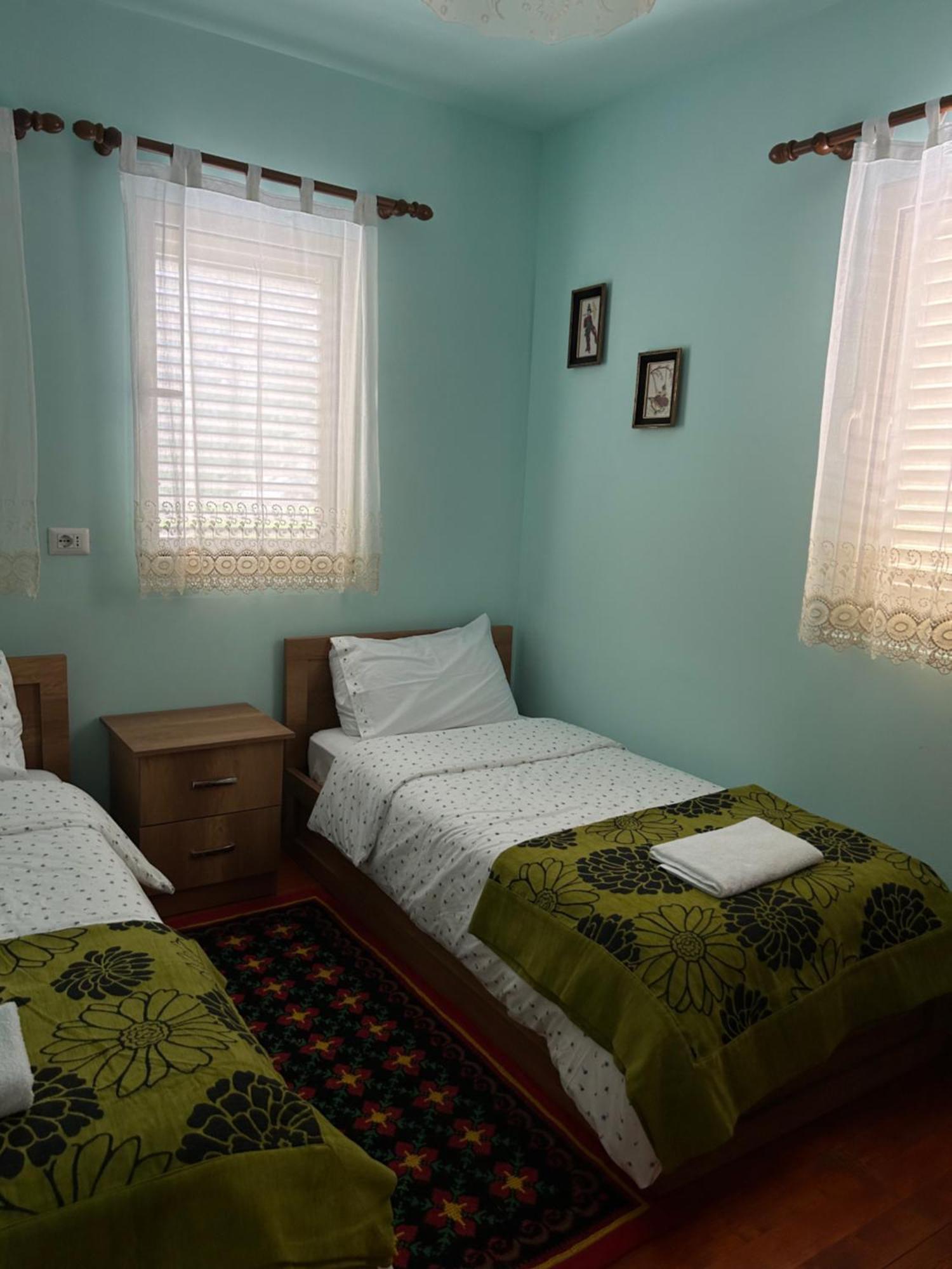 Vita Guesthouse Bajram Curri エクステリア 写真