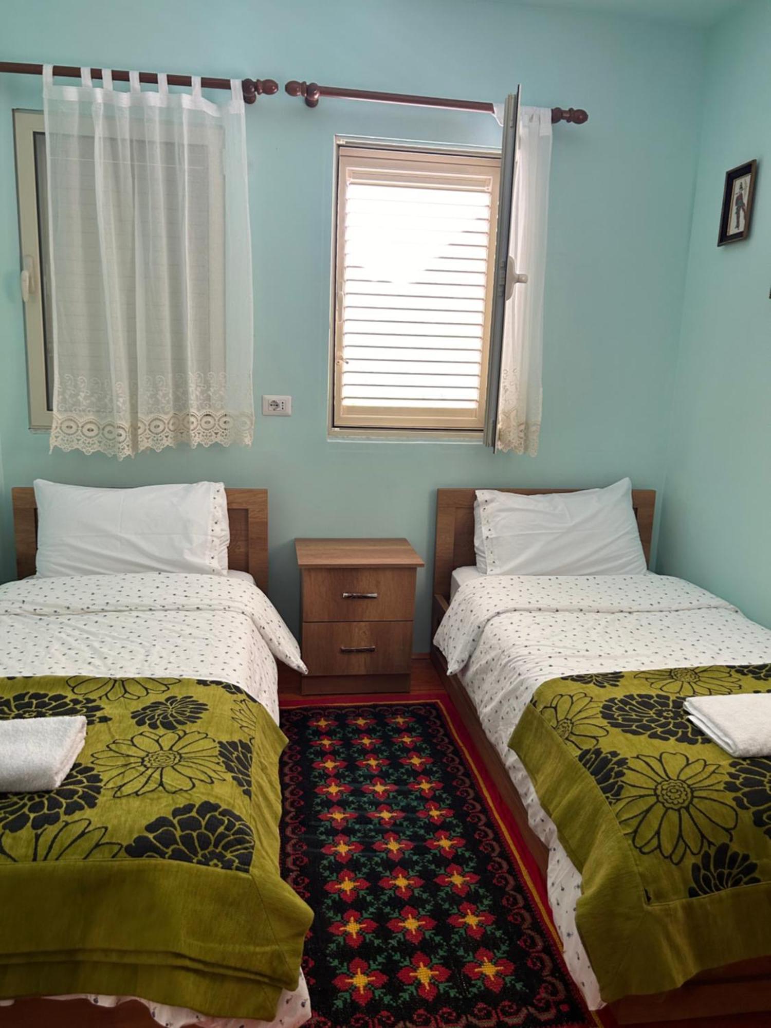 Vita Guesthouse Bajram Curri エクステリア 写真